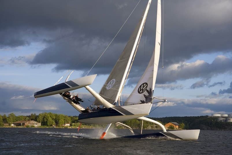 <p>Journée en trimaran de course – Marseille et région sud</p><p><strong>Journée en trimaran de course au départ de Marseille – Calanques, voile & sensations</strong></p><p>Vivez une journée unique en mer sur Candide, un trimaran de course de 18 mètres. Naviguez vers les calanques sauvages, initiez-vous à la voile rapide ou détendez-vous dans des criques inaccessibles. Départ de l’Estaque – idéal pour sportifs, familles et amoureux de la mer.</p><p><strong>Description complète :</strong></p><p>Ce que vous allez vivre</p><p>Embarquez à bord de Candide, un trimaran de course réaménagé pour des sorties sensationnelles, ludiques et accessibles à tous. Départ de l’Estaque, au nord de Marseille, pour une journée à la voile dans les eaux turquoise du parc marin.<br>- Apprendre les bases de la voile ou vous perfectionner avec un skipper pro<br>- Découvrir la vitesse et la stabilité d’un multicoque de course<br>- Découvrir des criques sauvages accessibles uniquement par la mer<br>- Profiter d’un moment unique en famille, en couple ou entre amis<br>- Naviguer en petit comité (max 10 personnes à bord)</p><p><strong>Programme type :</strong></p><p>09h00 – Embarquement à l’Estaque, briefing et départ sous voiles<br>10h00 – Navigation active ou détente sur les filets<br>12h30 – Mouillage dans une calanque, pique-nique libre<br>14h00 – Reprise de la navigation et exploration des performances du bateau<br>17h00 – Retour à l’Estaque</p><p><strong>Informations pratiques :</strong></p><p>Durée : 8 heures<br>Horaires : 9h00 – 17h00<br>Lieu de départ : Port de l’Estaque, Marseille (précisions fournies après réservation)<br>Langues parlées : Français, anglais<br>Niveau requis : Accessible à tous, pas besoin d’expérience en voile<br>Âge minimum : 6 ans recommandé</p><p><strong>Ce qui est inclus :</strong></p><p>- Journée complète à bord du trimaran Candide<br>- Encadrement par un skipper professionnel diplômé<br>- Matériel de sécurité (gilets, harnais)<br>- Apprentissage à la voile sur demande</p><p><strong>Ce qui n’est pas inclus :</strong></p><p>- Repas et boissons (pique-nique à apporter)<br>- Transport jusqu’au port<br>- Serviette, crème solaire, affaires personnelles</p><p><strong>À emporter :</strong></p><p>- Pique-nique et eau<br>- Lunettes de soleil<br>- Coupe-vent ou polaire selon la météo<br>- Chaussures fermées à semelles non marquantes obligatoires (type bateau, sport ou randonnée légère)</p><p><strong>À noter :</strong></p><p>- Le programme peut être ajusté selon les conditions météo pour garantir confort et sécurité<br>- Le bateau accueille jusqu’à 10 passagers pour une expérience intime et personnalisée<br>- Réservation obligatoire – confirmation sous 24h</p>